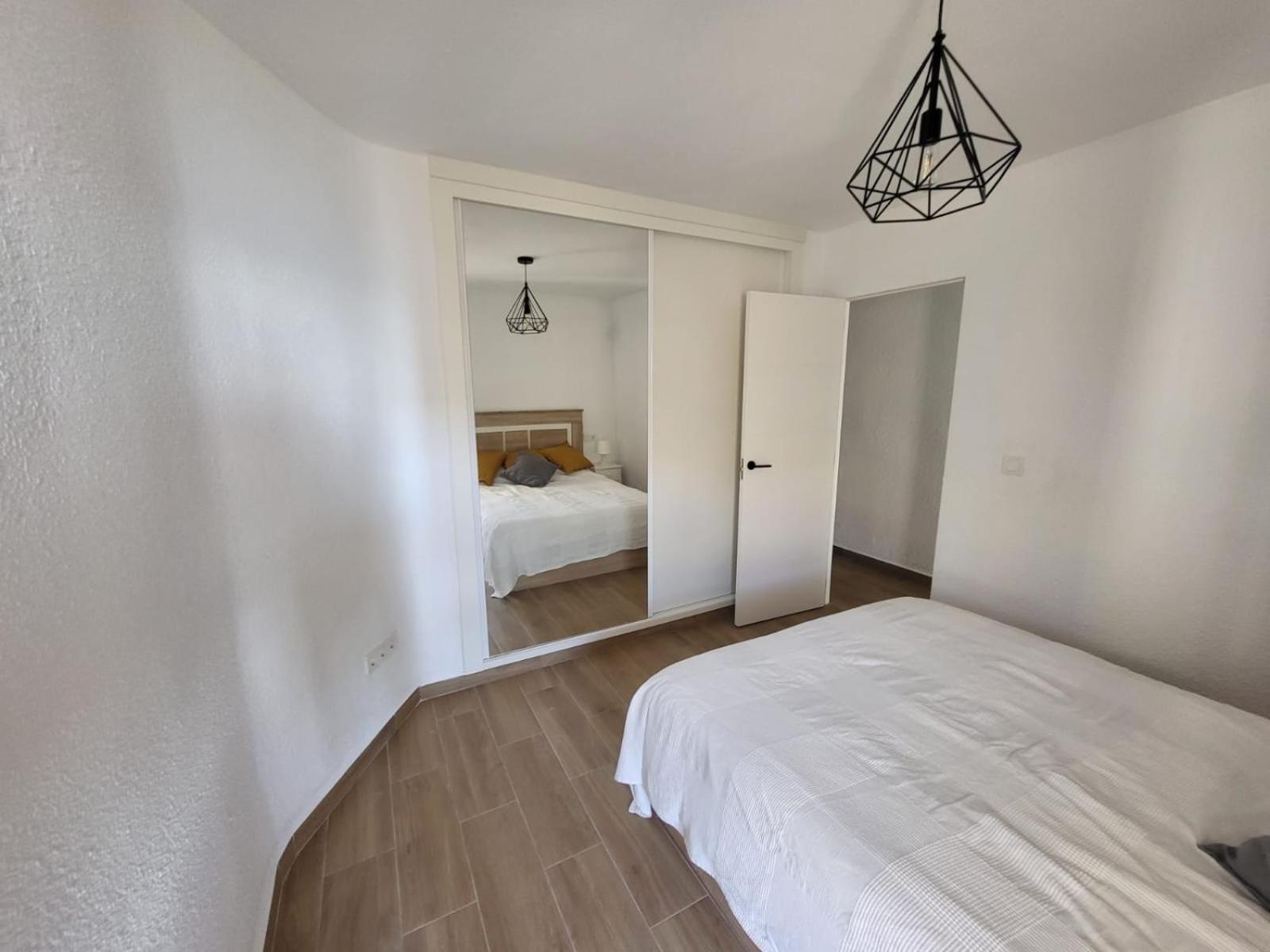 Sea View Luxury Apartment Victoria Торрев'єха Екстер'єр фото